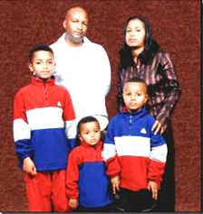 Mussie Ezaz and family
