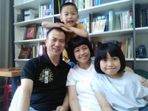 Elder Li Yingqiang and family