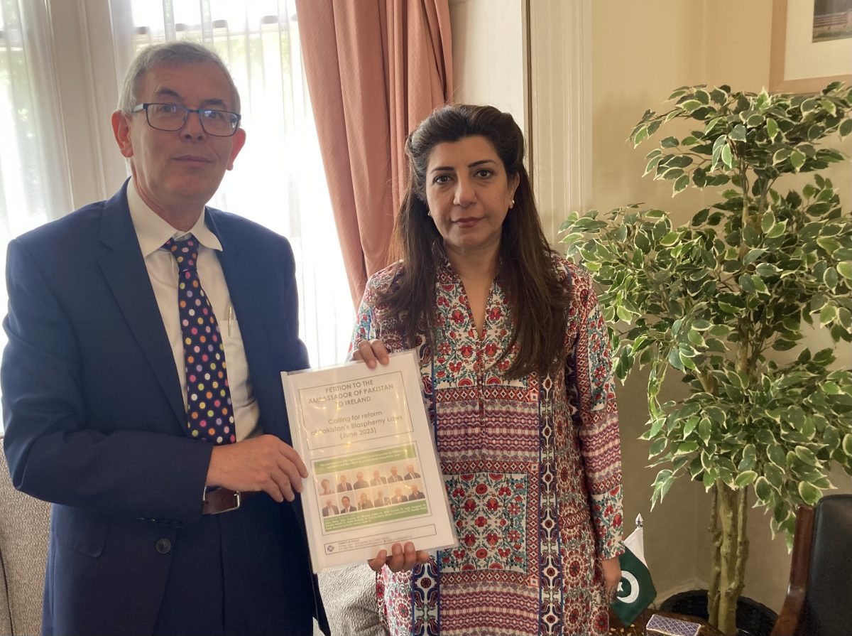 PAKISTAN: Ambassador receives petition for reform of Blasphemy Law