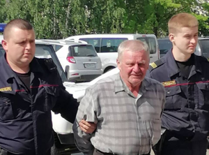 Vladimir Burshtyn being arrested