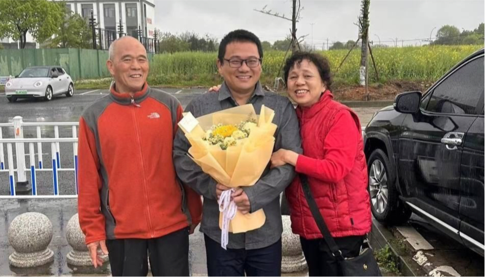 CHINA: Chen Yu released on parole over two years early