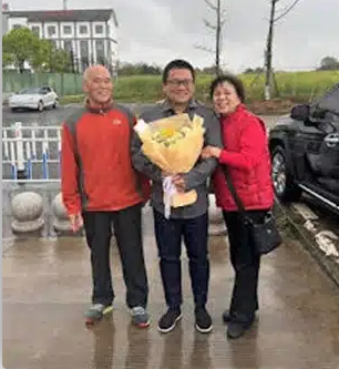 Chen Yu with his parents