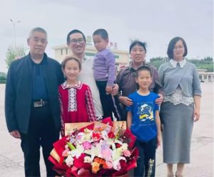 Han Xiaodong with his family