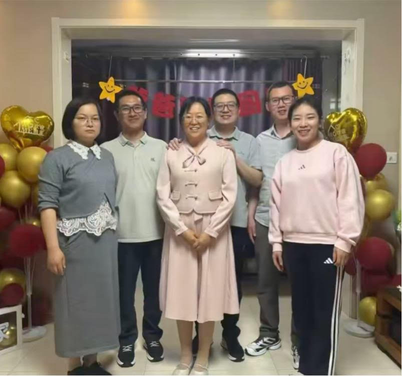 Linfen leaders with their wives